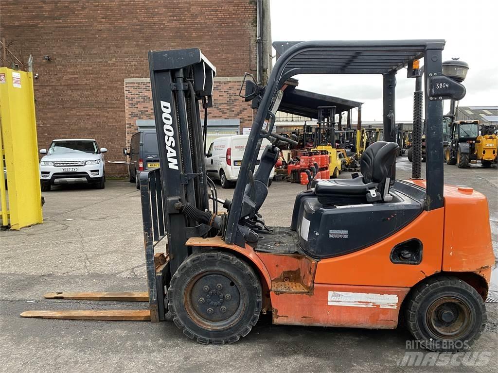 Doosan D25S-5 Dizelski viličari