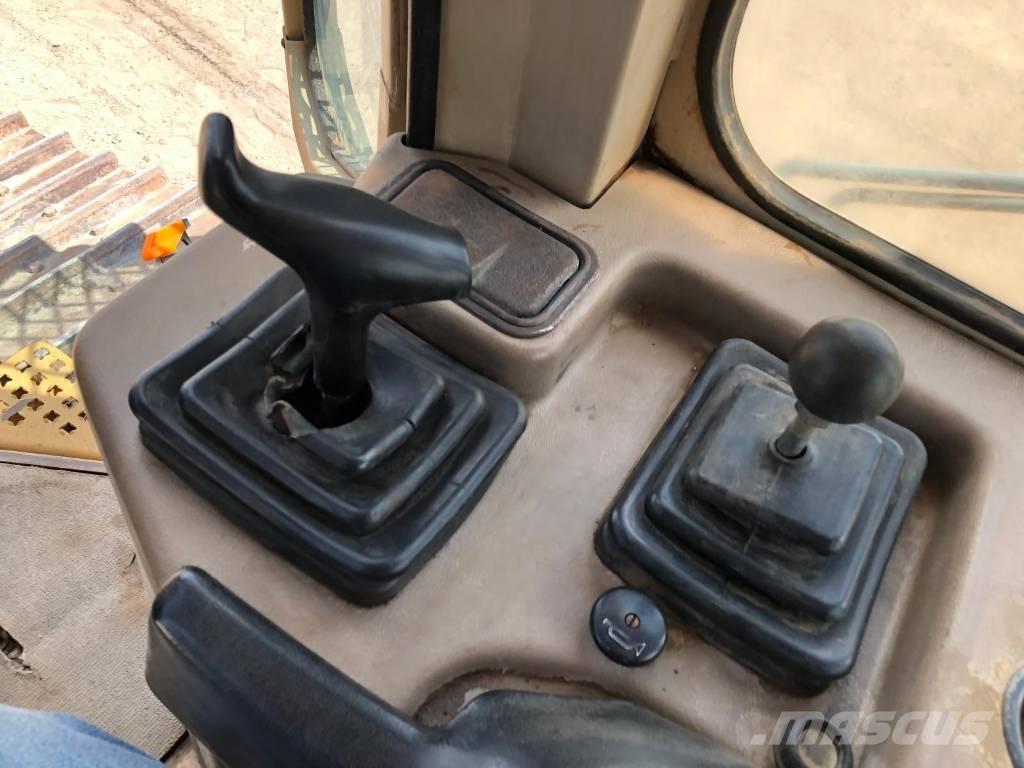 CAT D 5 M XL Buldožeri gusjeničari