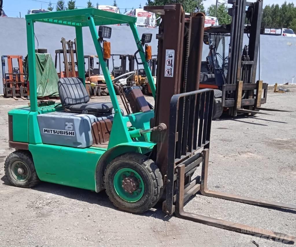Mitsubishi FG25 Plinski viličari