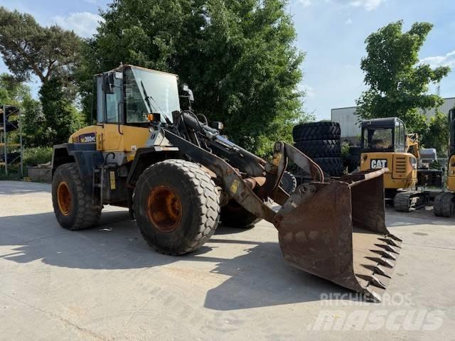 Komatsu WA 200 Utovarivači na kotačima