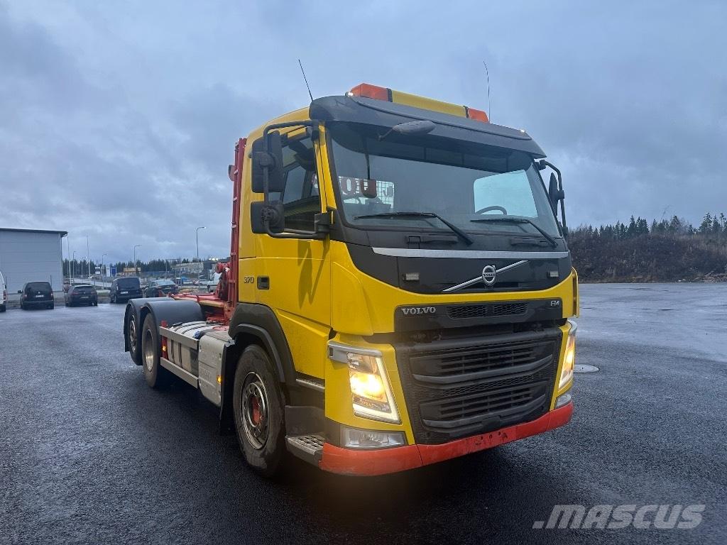 Volvo FM11 370 Rol kiper kamioni s kukama za dizanje