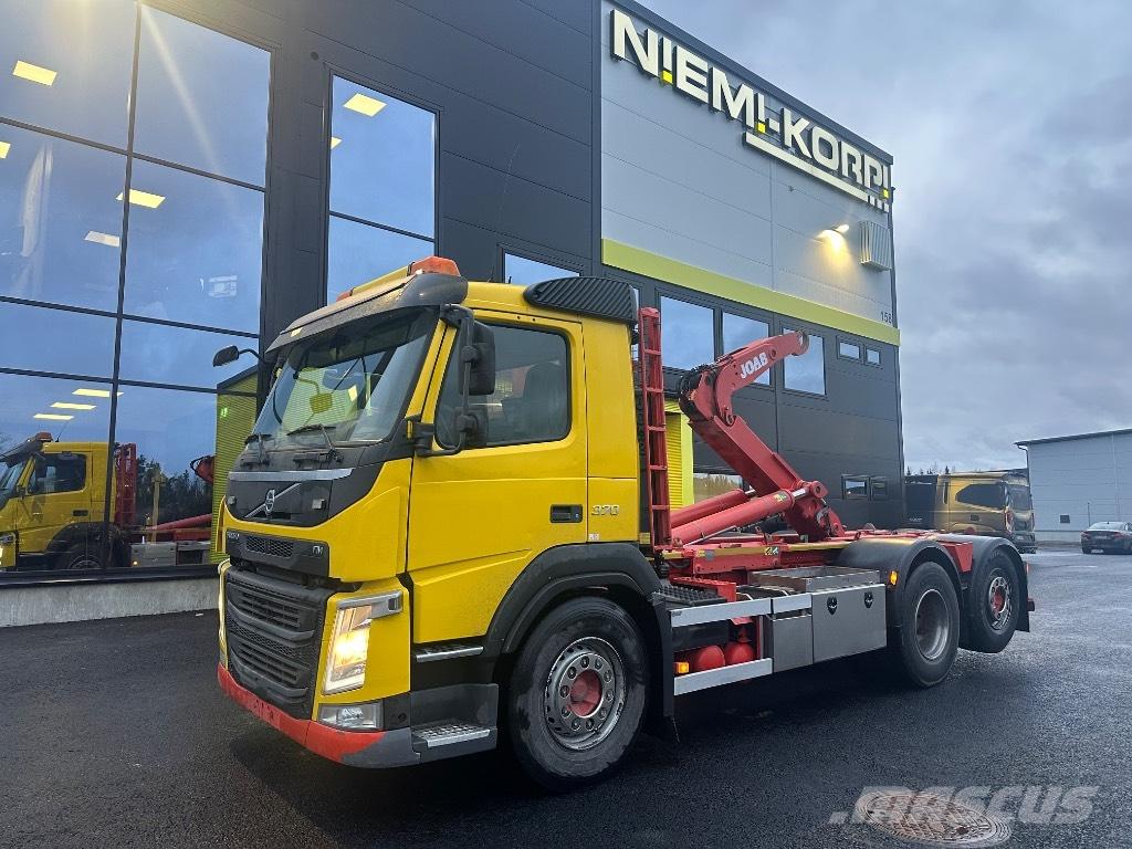 Volvo FM11 370 Rol kiper kamioni s kukama za dizanje
