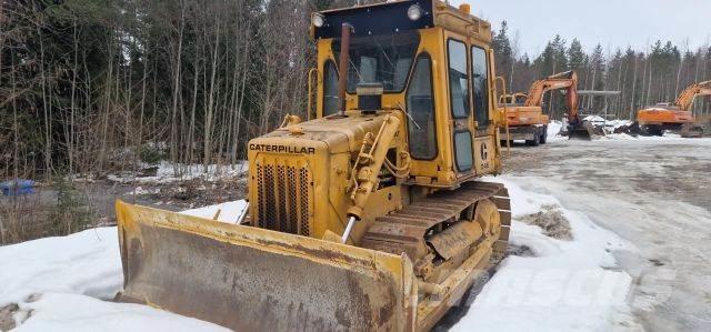 CAT D4E Buldožeri gusjeničari