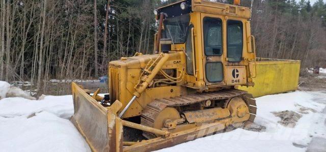 CAT D4E Buldožeri gusjeničari