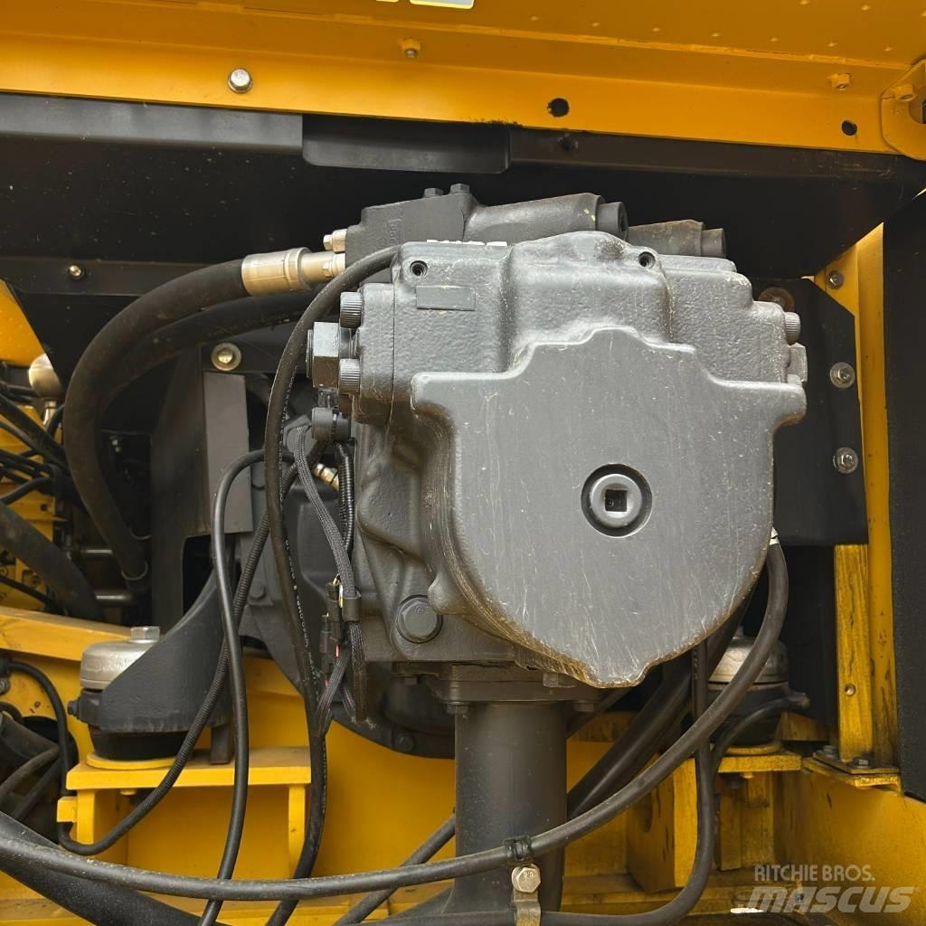 Komatsu 400-7 Bageri gusjeničari