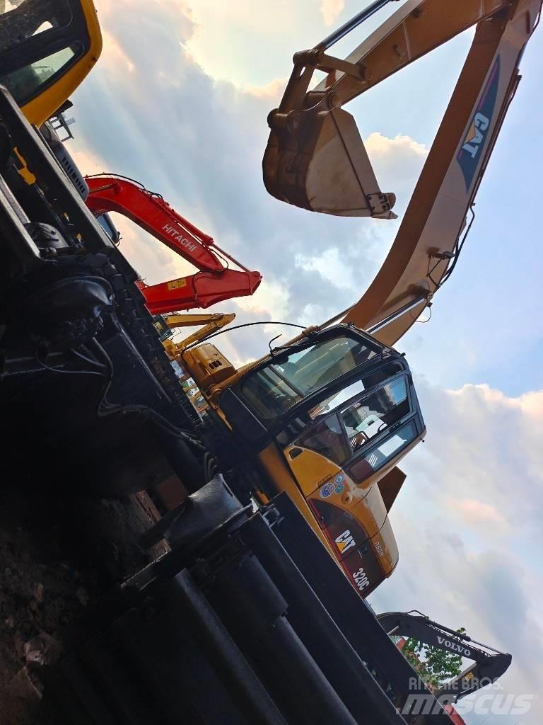 CAT 320 C Amfibijski bageri