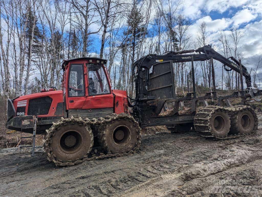 Komatsu 895 Forvarderi