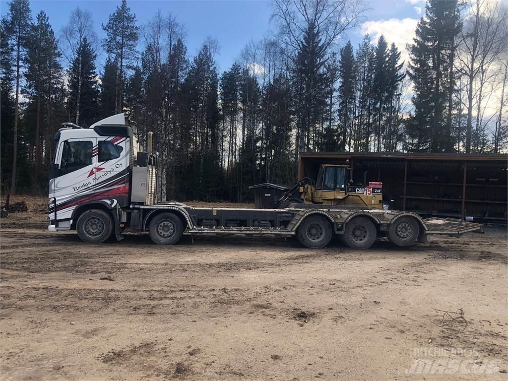 Volvo FH13 Kamioni za prijevoz šumskih strojeva