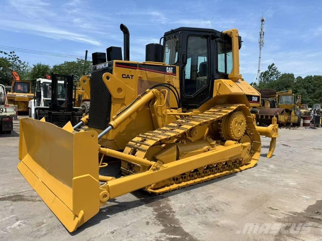 CAT D 6 M Buldožeri gusjeničari
