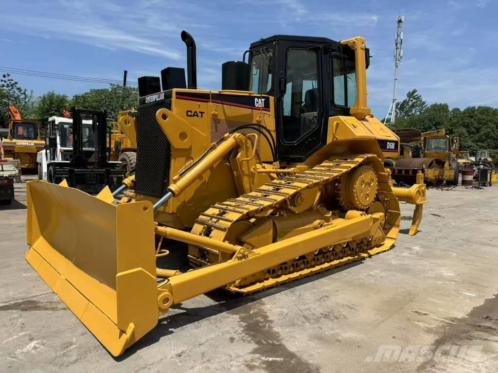 CAT D 6 M Buldožeri gusjeničari
