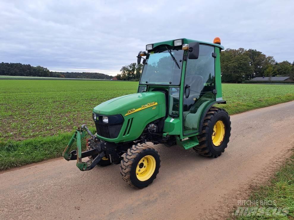 John Deere 2520 Kompaktni (mali) traktori