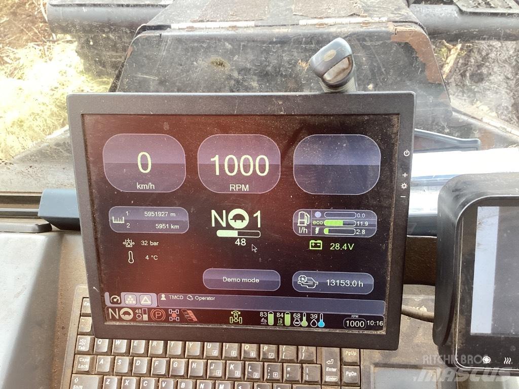 Komatsu 845 Forvarderi