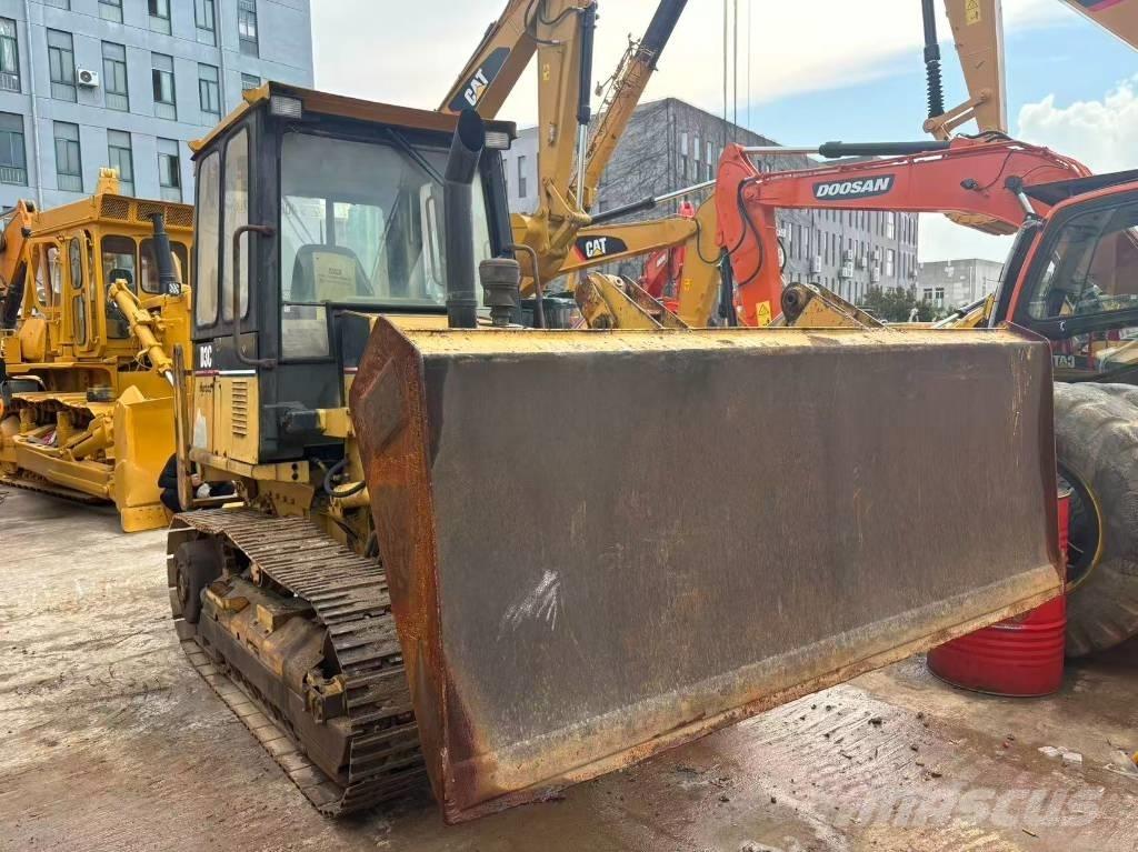 CAT D3C Buldožeri gusjeničari