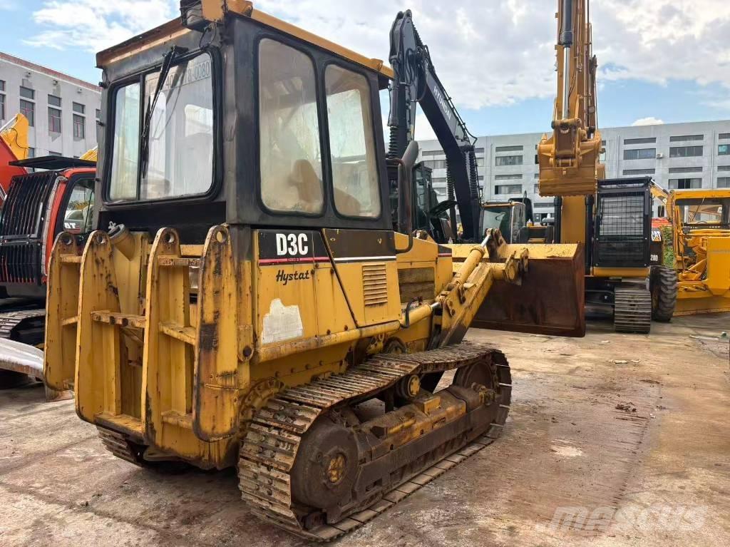 CAT D3C Buldožeri gusjeničari