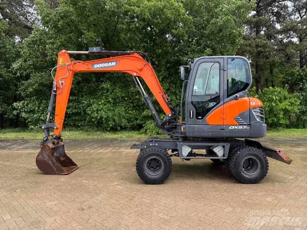 Doosan DX 57 W Bageri na kotačima