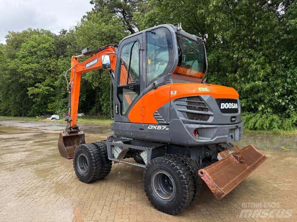 Doosan DX 57 W Bageri na kotačima