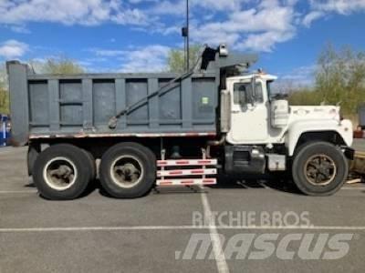 Mack RD 690 SX Kiper kamioni