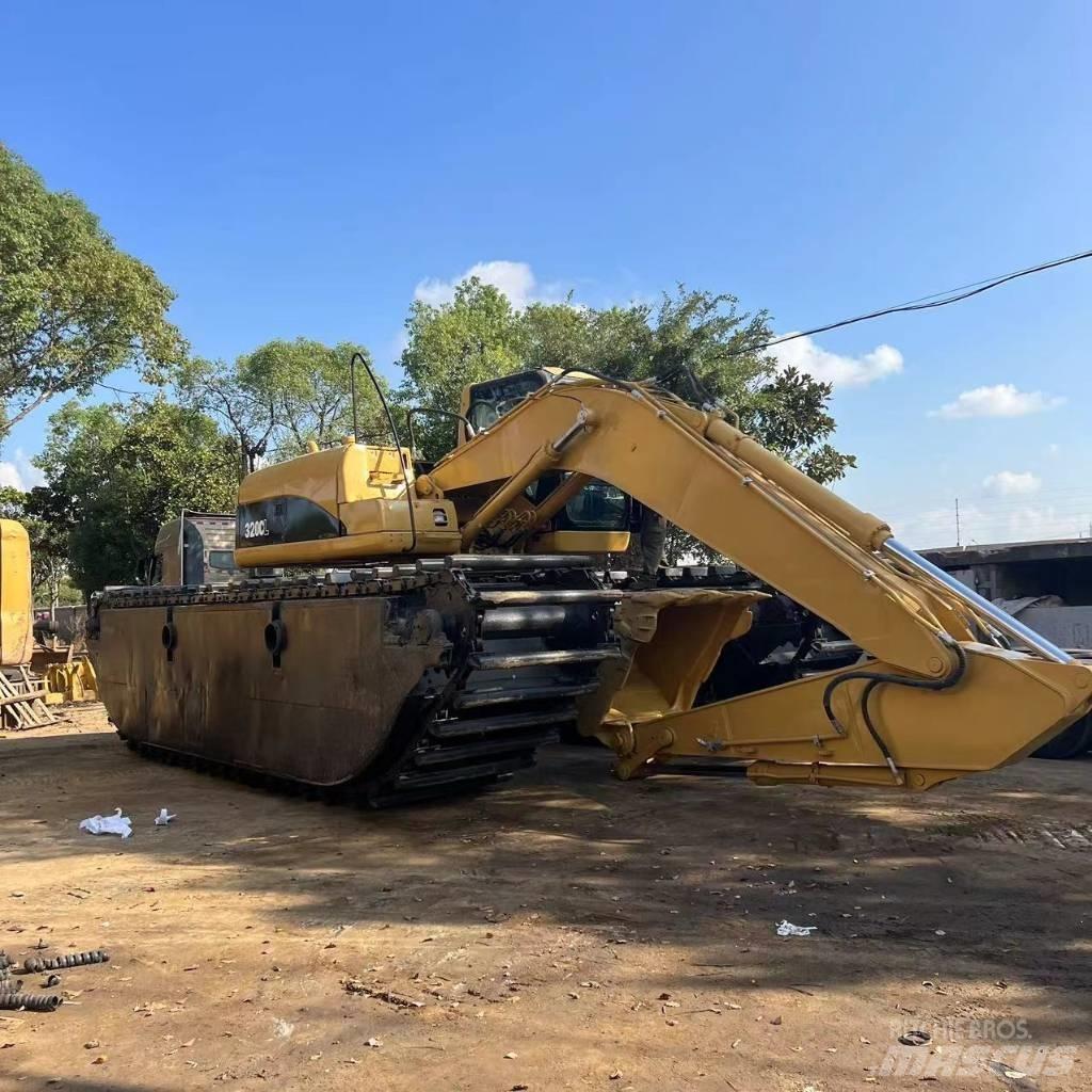 CAT 320 C Amfibijski bageri