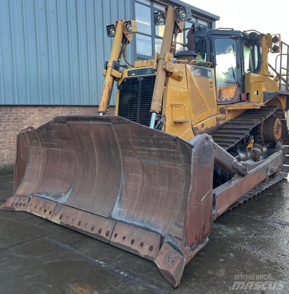 CAT D 8 T Buldožeri gusjeničari