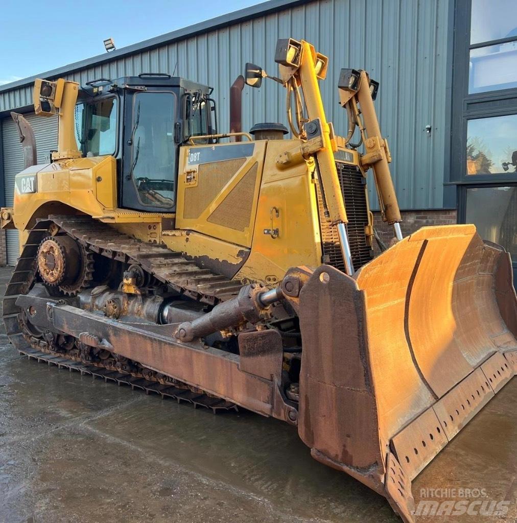 CAT D 8 T Buldožeri gusjeničari
