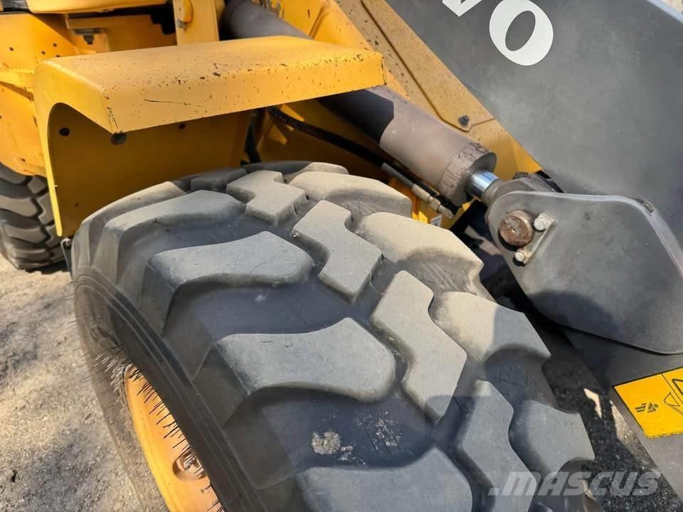 Volvo L 30 G Utovarivači na kotačima