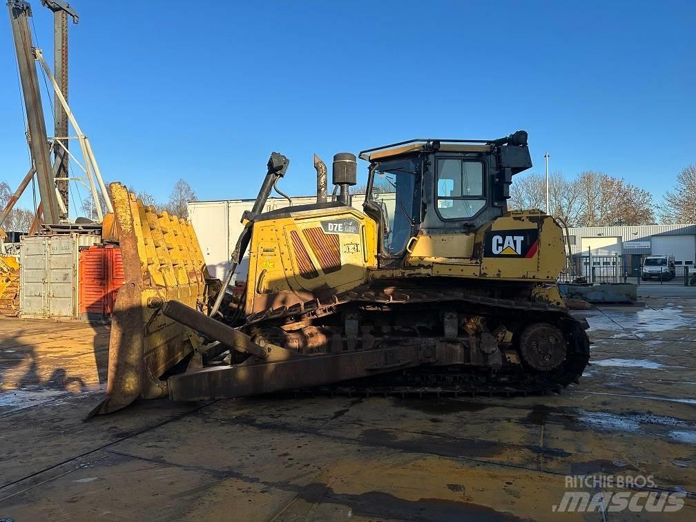 CAT D7E Buldožeri gusjeničari