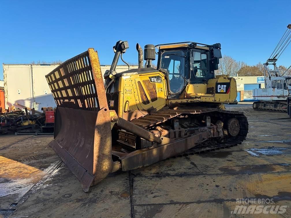 CAT D7E Buldožeri gusjeničari