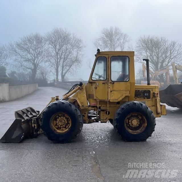 CAT 910 Utovarivači na kotačima