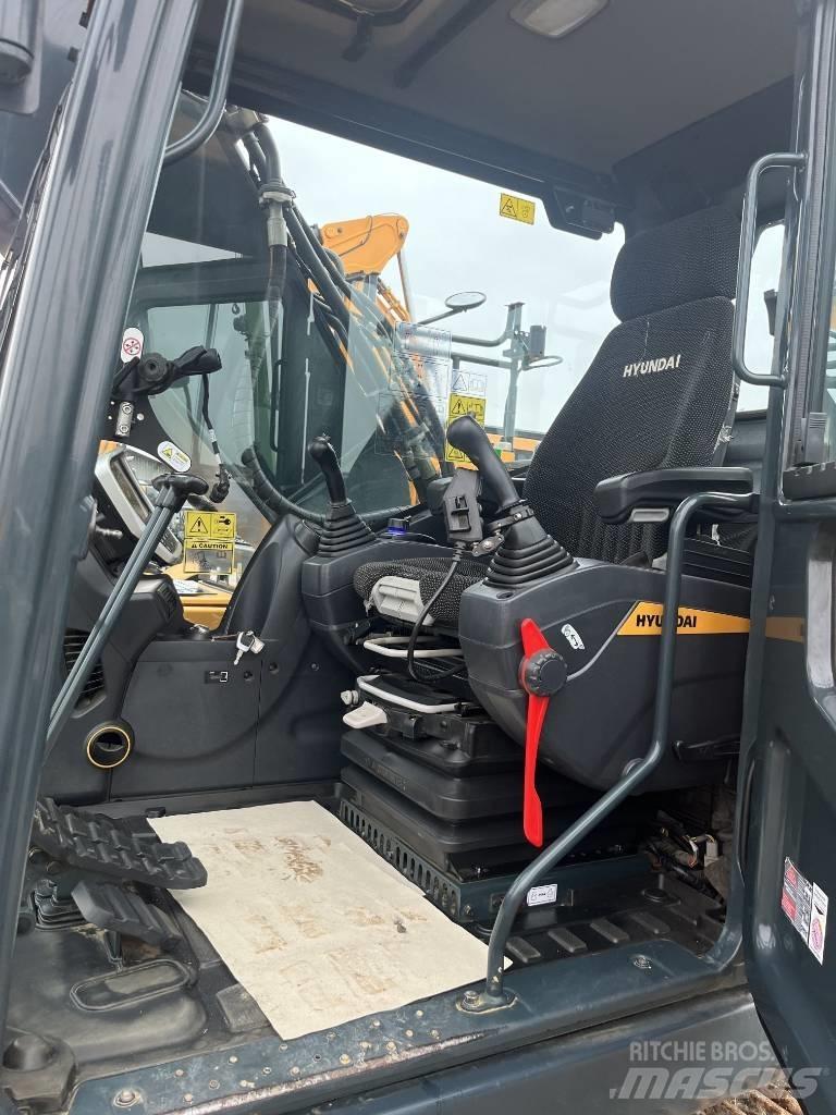 Hyundai HX 220 Bageri gusjeničari