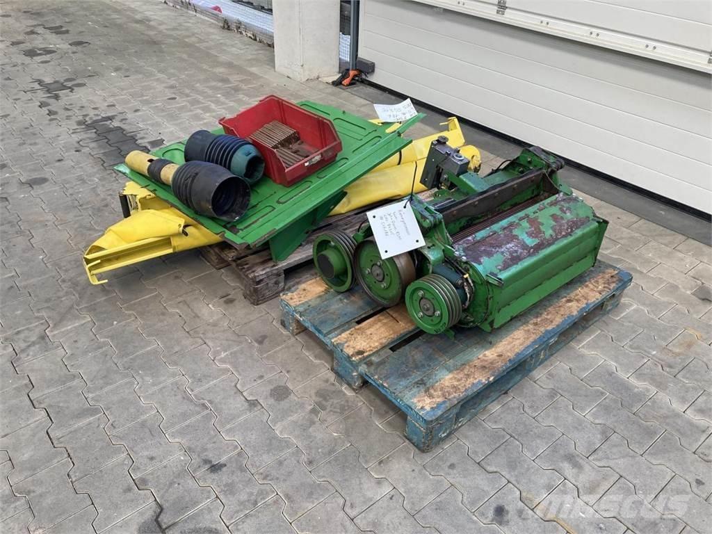 John Deere 8300 Strojevi za krmu na vlastiti pogon