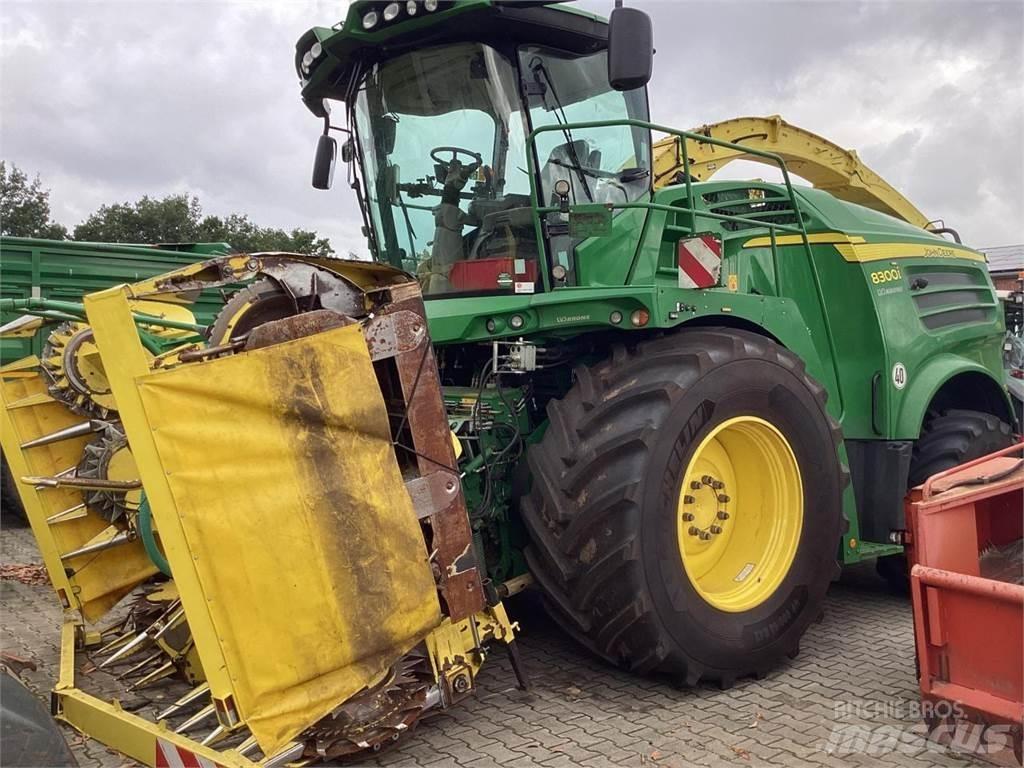 John Deere 8300 Strojevi za krmu na vlastiti pogon
