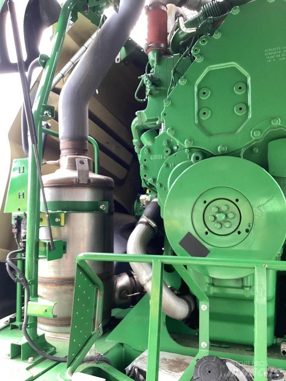John Deere 8300 Strojevi za krmu na vlastiti pogon