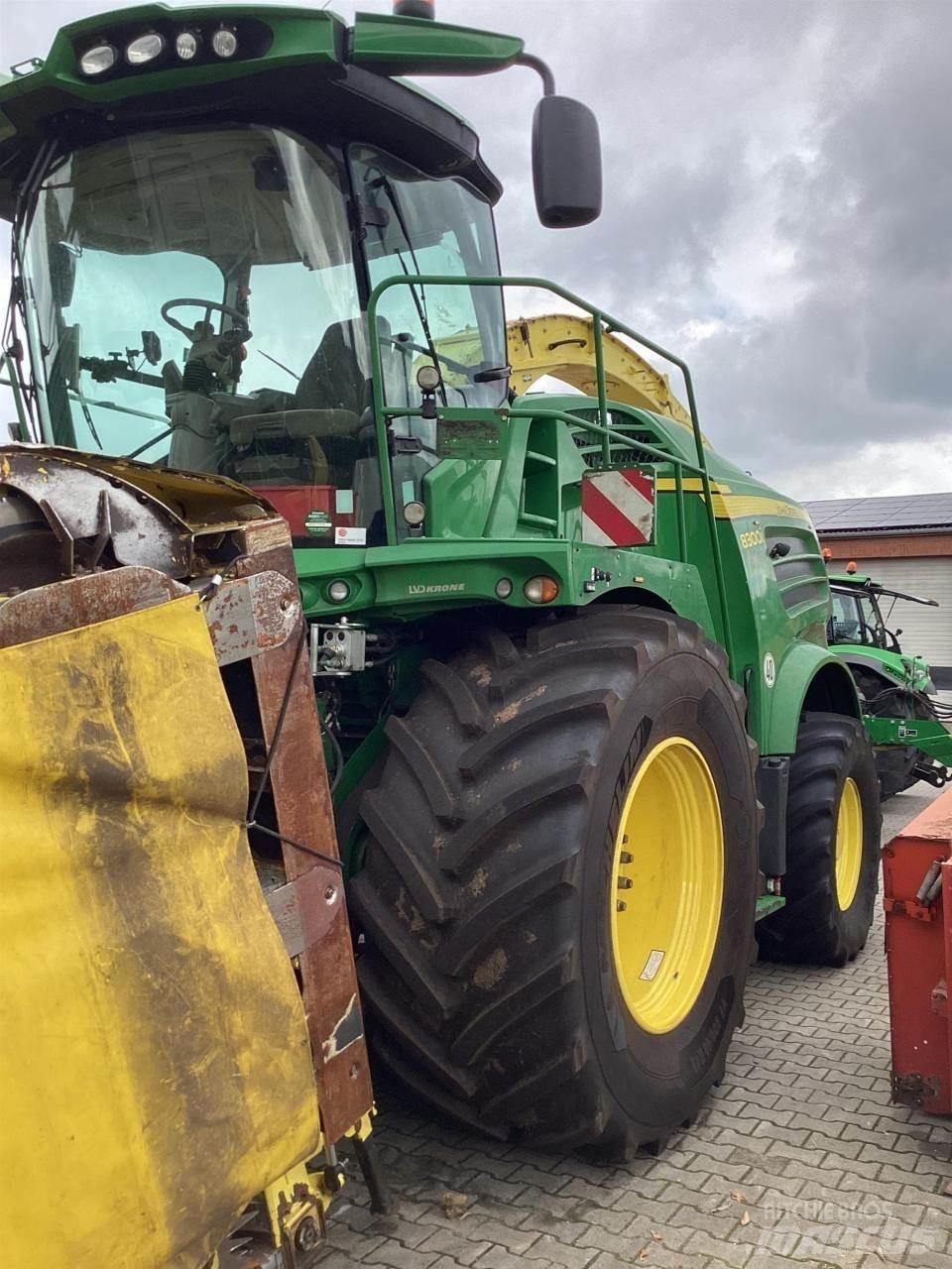 John Deere 8300 Strojevi za krmu na vlastiti pogon