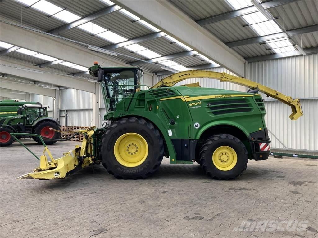 John Deere 8300 Strojevi za krmu na vlastiti pogon