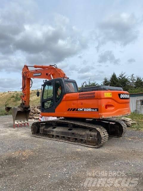 Doosan DX 225 NLC Bageri gusjeničari