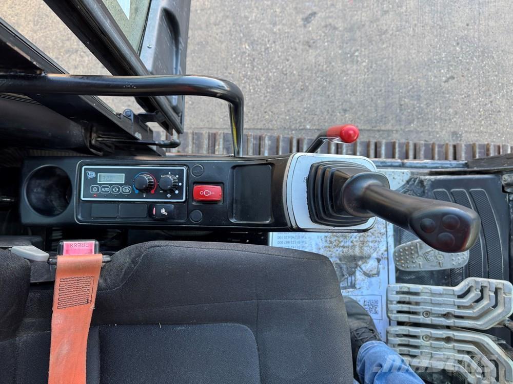 JCB JS130LC Bageri gusjeničari