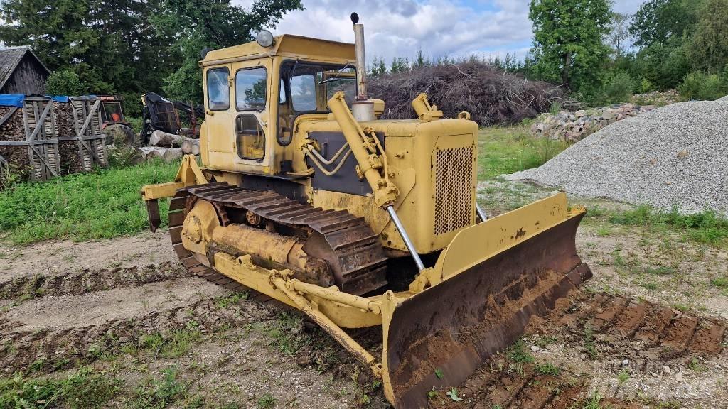 CAT D 4 D Buldožeri gusjeničari