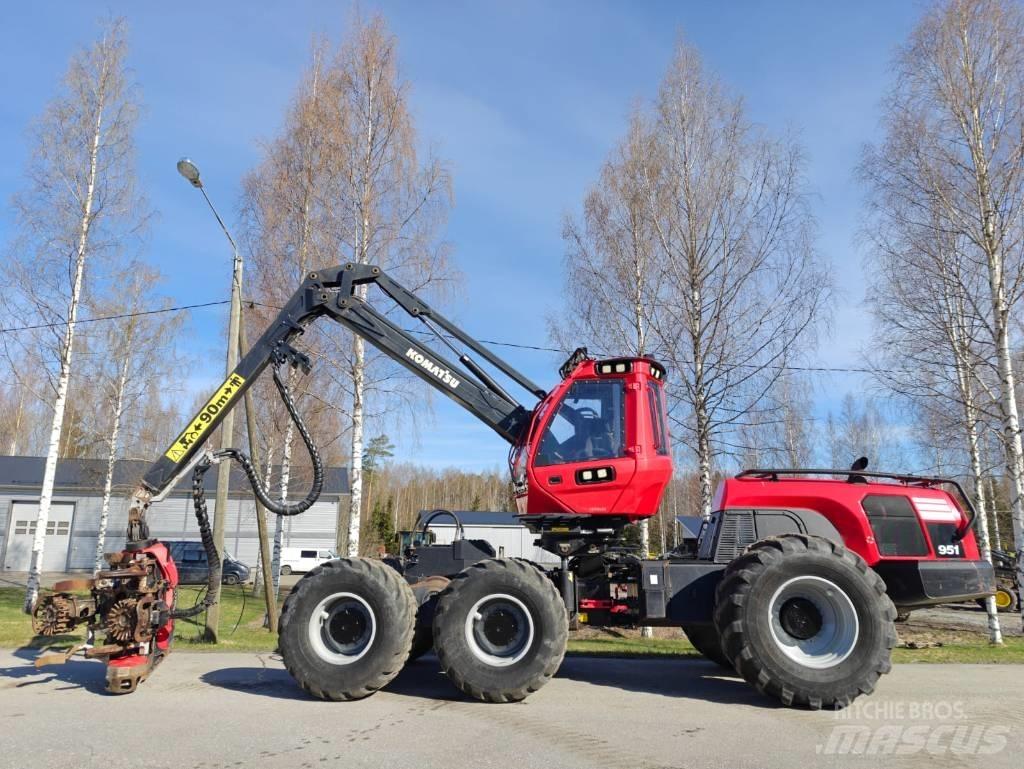 Komatsu 951 Harversteri
