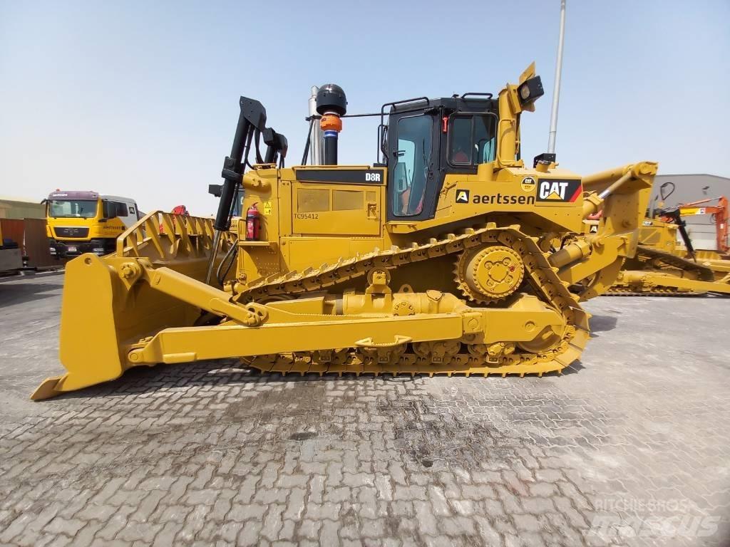 CAT D8R (Abu Dhabi) Buldožeri gusjeničari