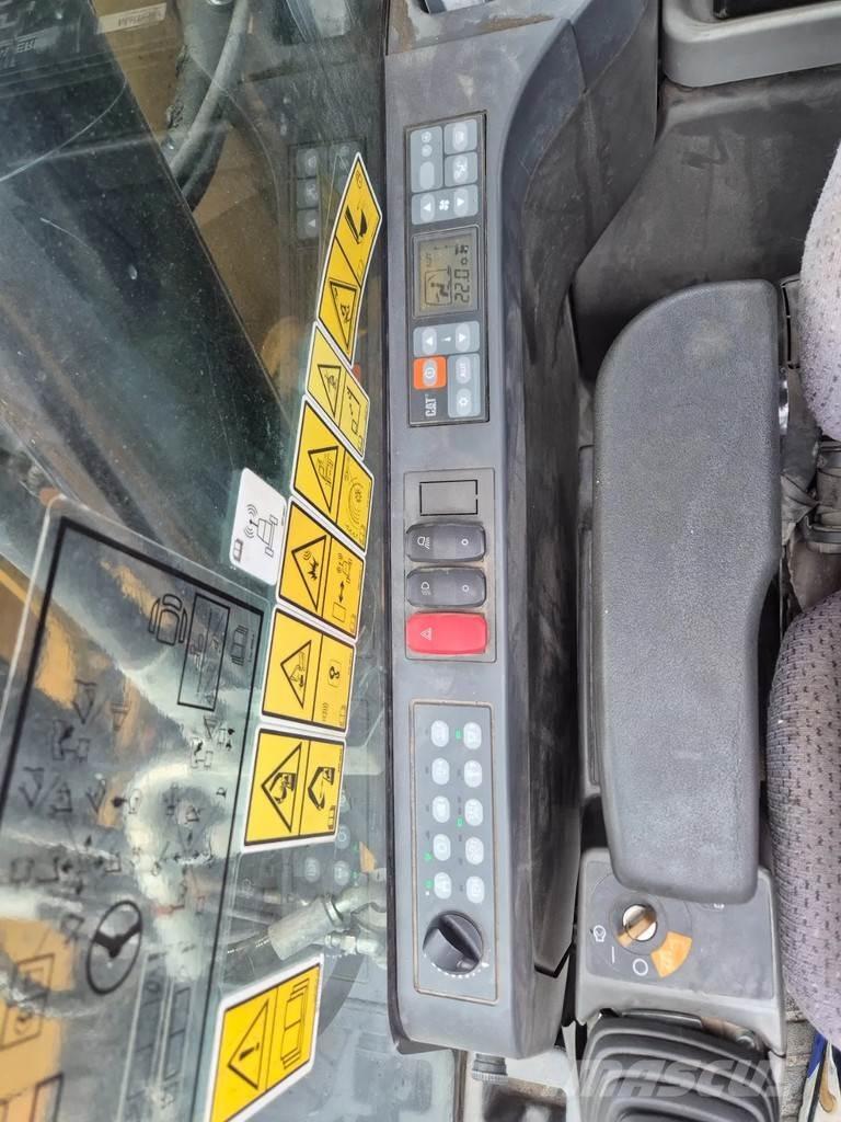 CAT M 318 F Bageri na kotačima