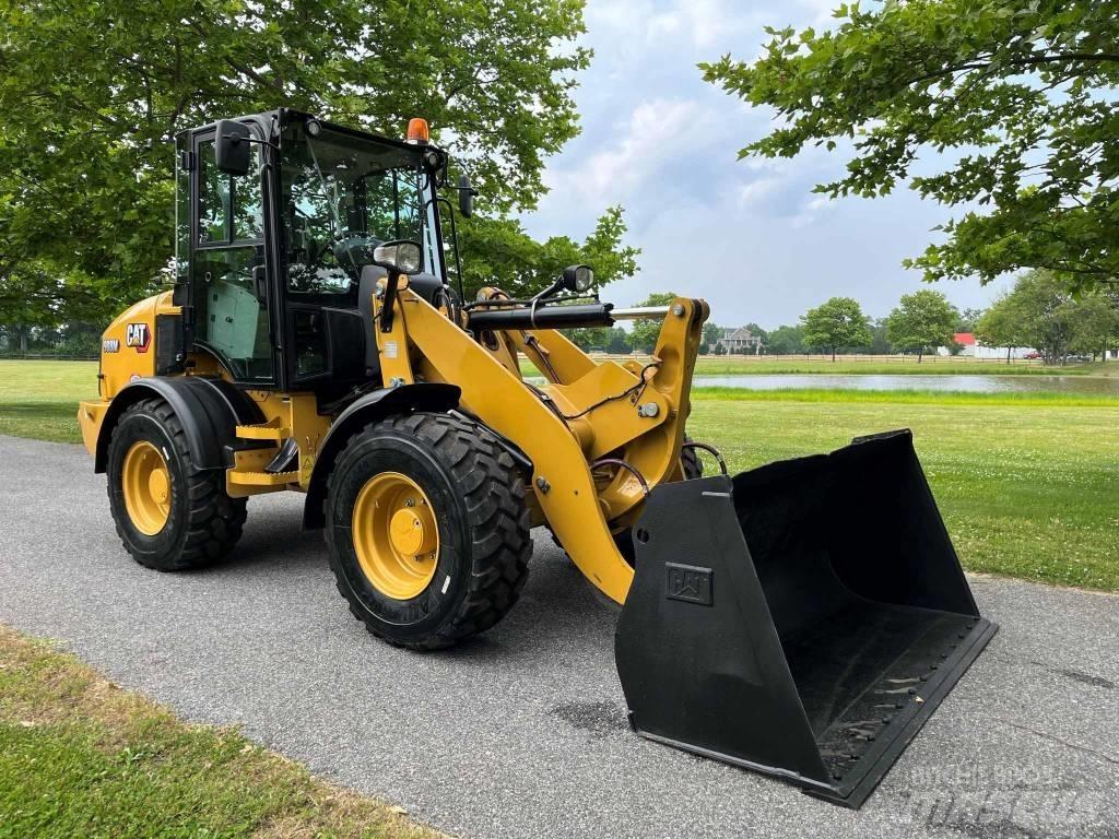 CAT 908M Utovarivači na kotačima