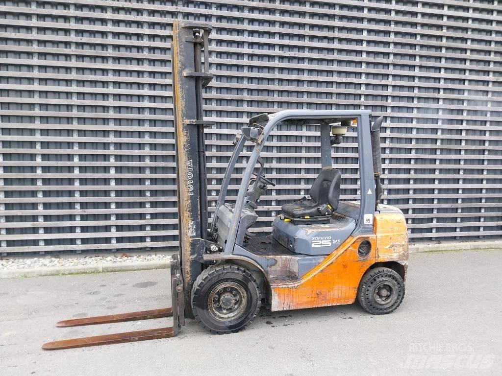 Toyota 25 Dizelski viličari