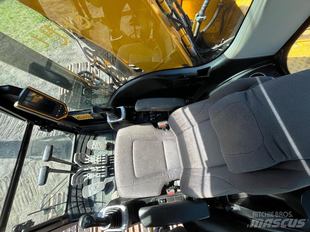 JCB JS 220 LC Bageri gusjeničari