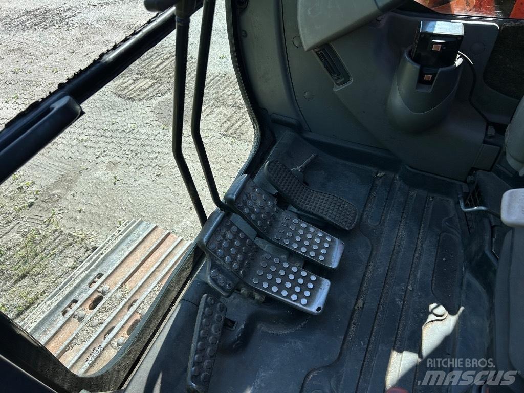 Hitachi ZX 135 US Bageri gusjeničari