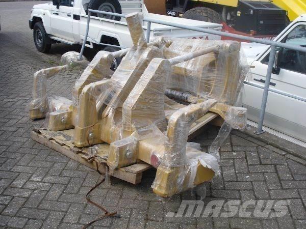 CAT 140M/160M Ripper Građevinarstvo – ostalo