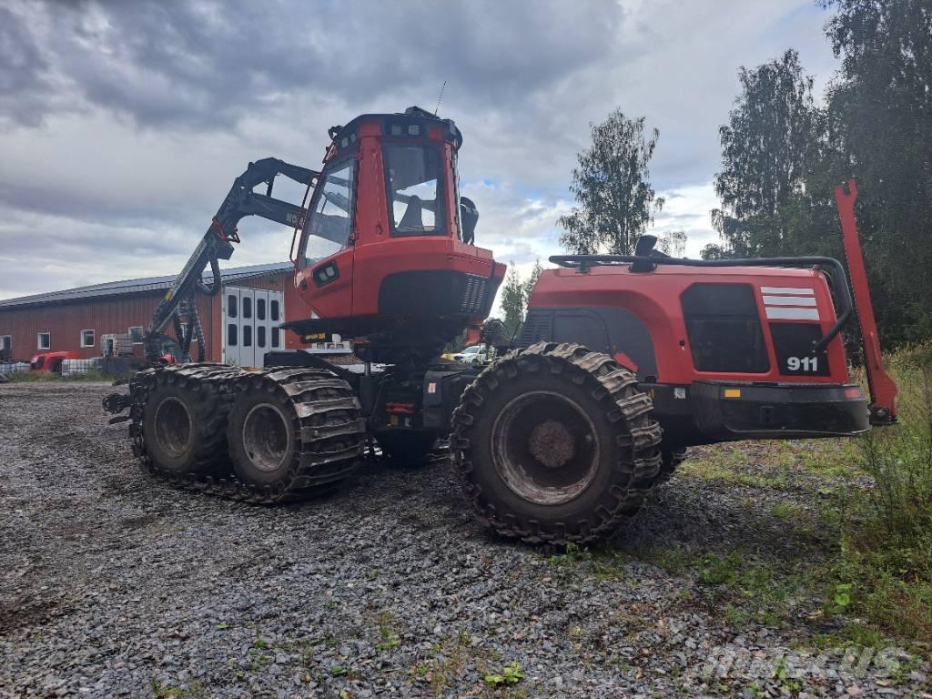 Komatsu 911 Harversteri