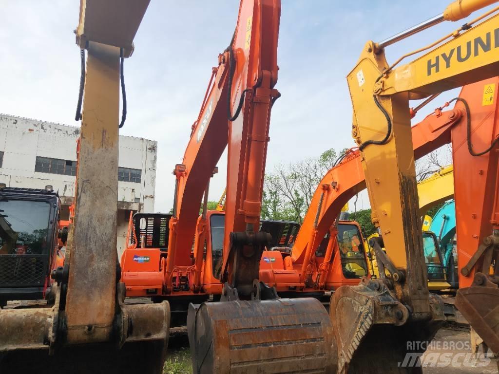 Doosan DH 215-9 Bageri gusjeničari