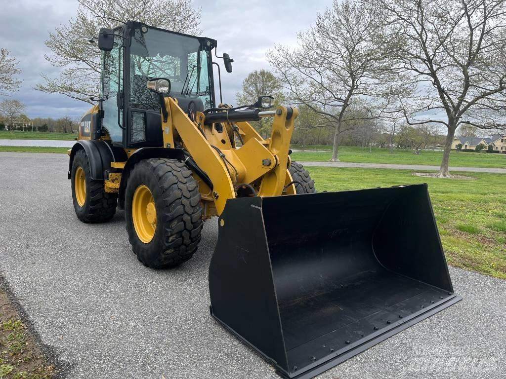 CAT 908M Utovarivači na kotačima