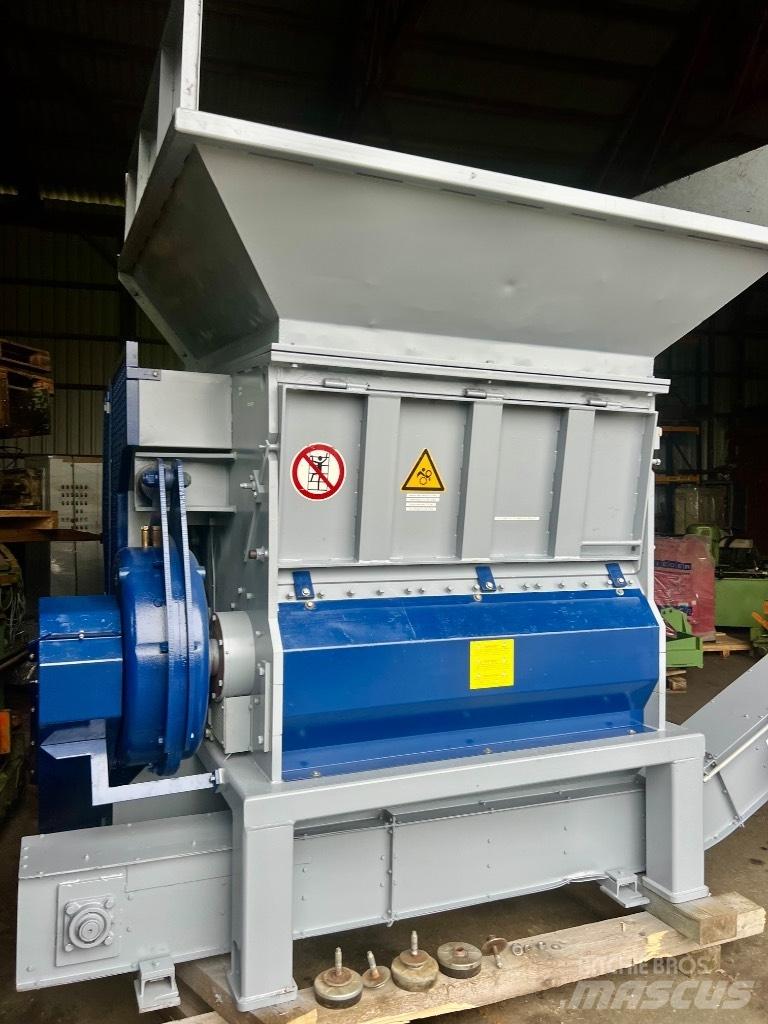 Lindner VEGA 1500 Strojevi za rezanje otpada