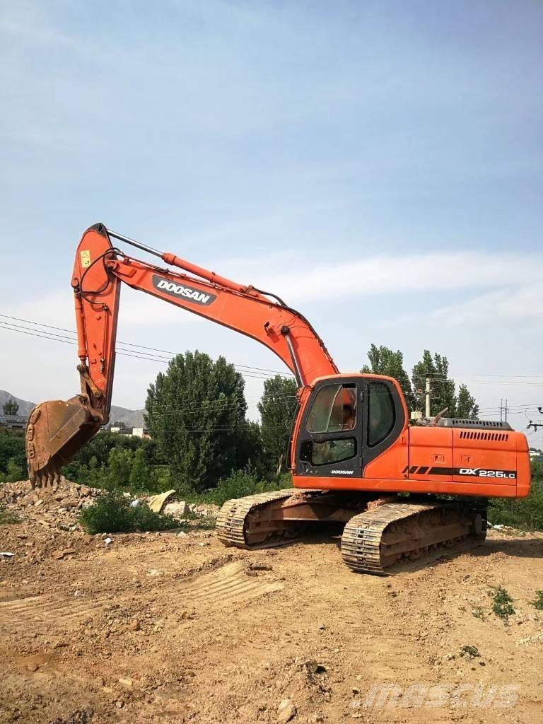 Doosan DX 225 Bageri gusjeničari